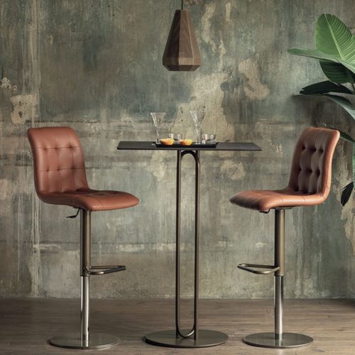 Kuga Barstool