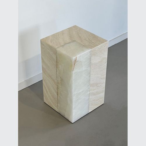 Chiara Plinth