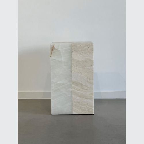Chiara Plinth