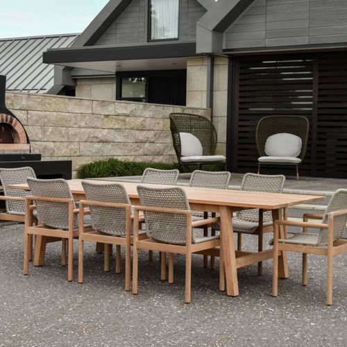 Claris Dining Table | Outdoor Furniture