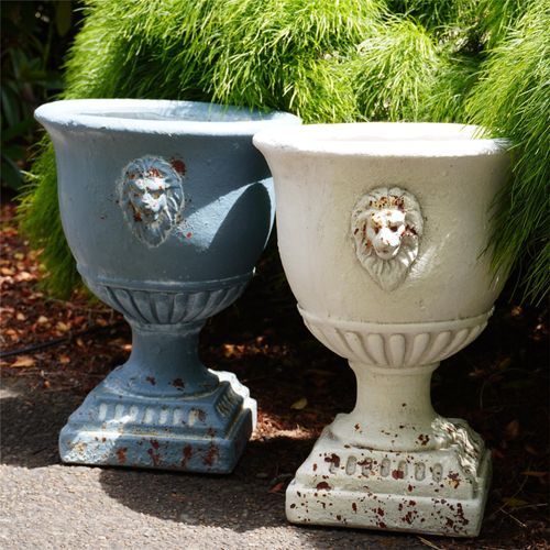 Lion Crest Medici Urn