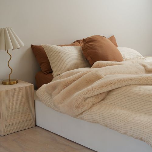 Vegan Fur Throw - Big Bear - Cream