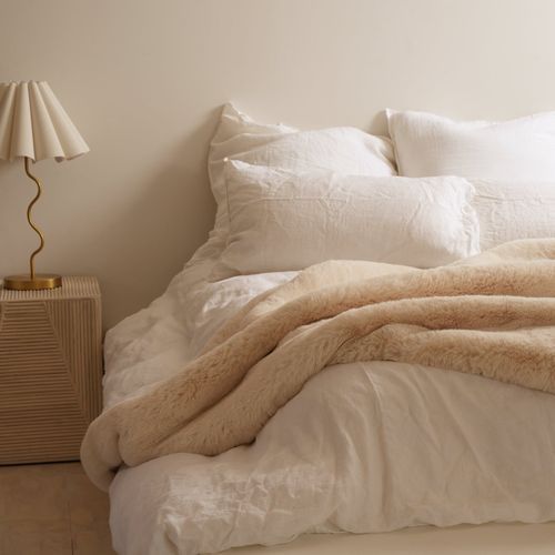 Vegan Fur Throw - Big Bear - Cream