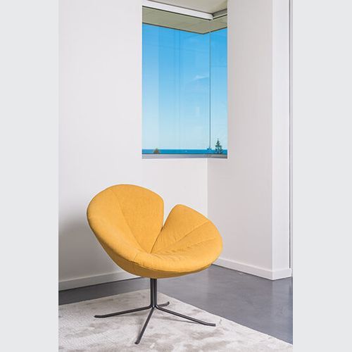 One Flo Lounge Chair