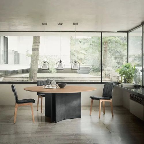 Magnum Table