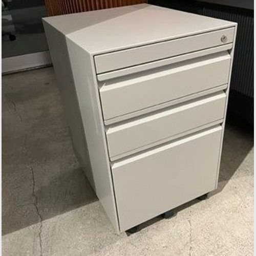 CK8 Mobile Pedestal