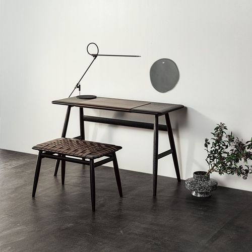 Mo Bridge desk