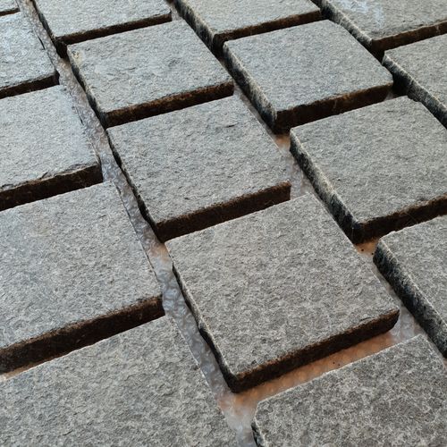 Stoneyard Urban Black Cobblestone - 100mm x 100mm