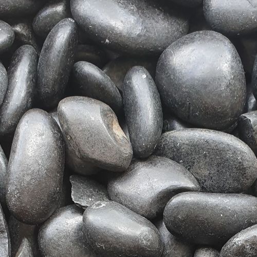 Stoneyard Black Polished Pebbles