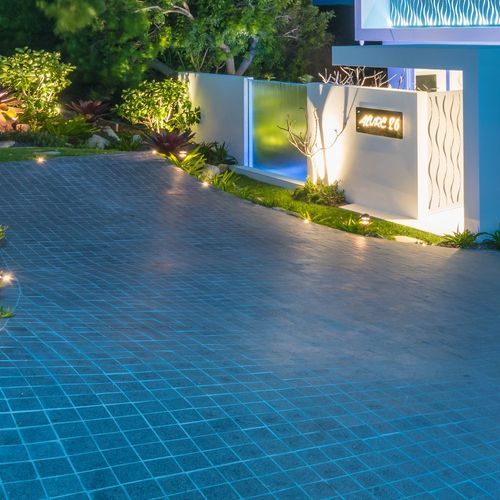 Stoneyard Urban Black Cobblestone - 100mm x 100mm