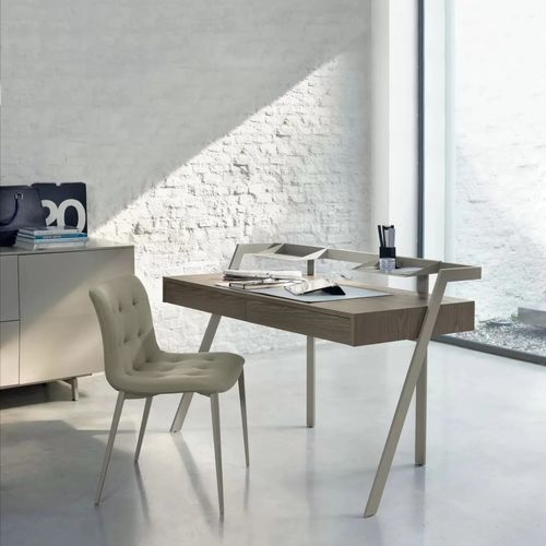 Zac Desk