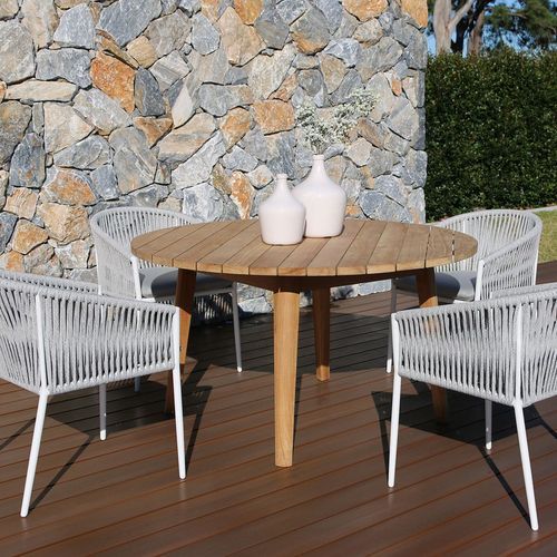 Atoll 140 Round Table with Gizella Chairs -5pc Outdoor