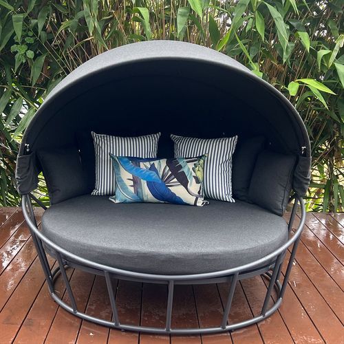 Bora Canopy Round Daybed