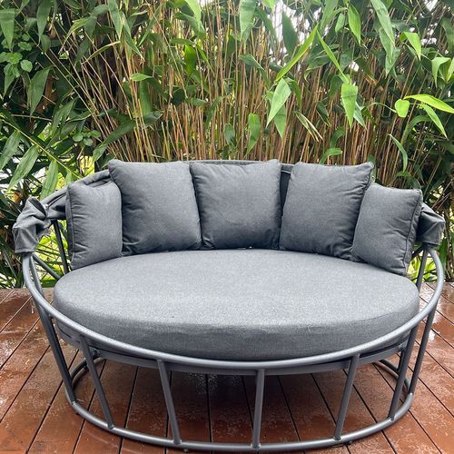 Bora Canopy Round Daybed