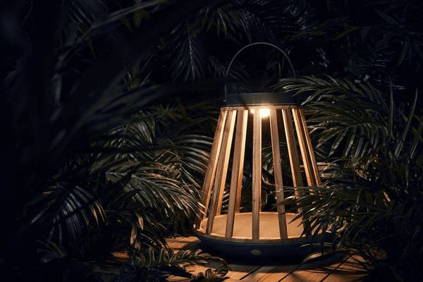 Kate Outdoor Solar Lamp - Medium