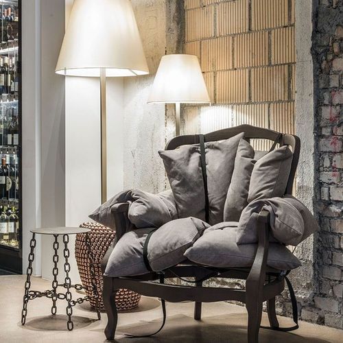 7 Pillows Armchair