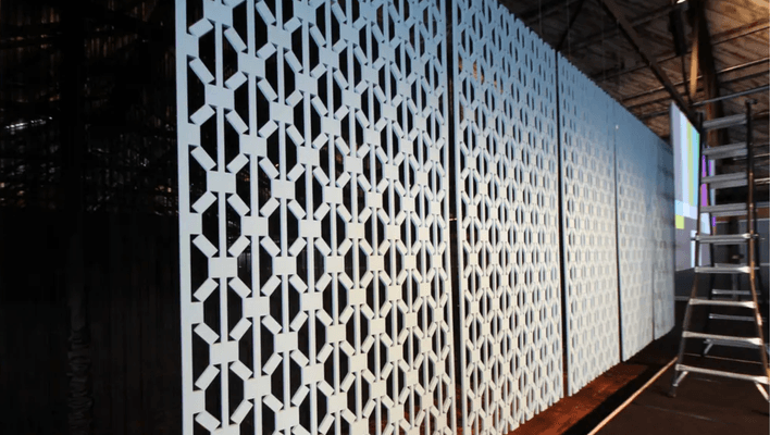 Cascade Hanging Screens