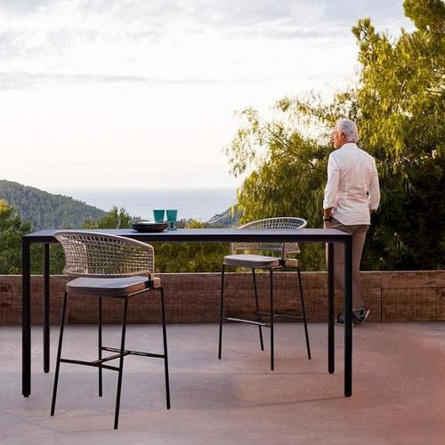Illum | Bar Table