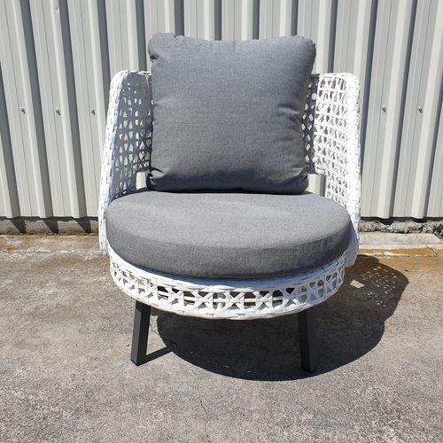 Tiki Swivelling Outdoor Lounge Chair