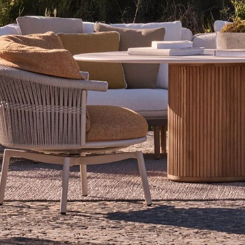 Cesta Swivel Lounge Chair