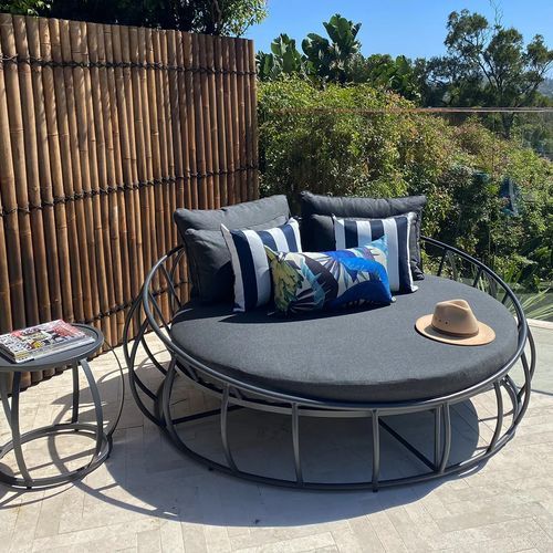 Purist Round Daybed