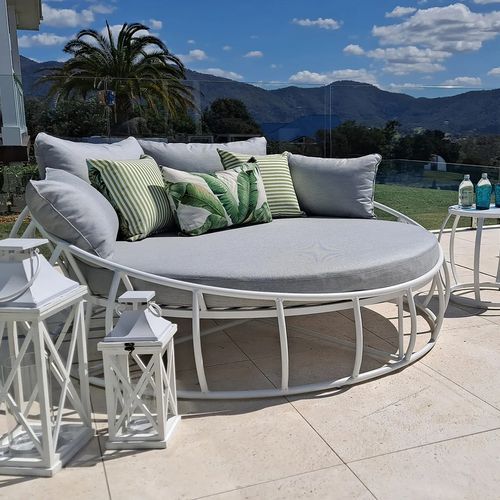 Purist Round Daybed