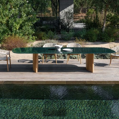 Regaliz Table Collection