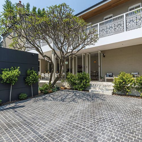 Charcoal Granite Cobblestones