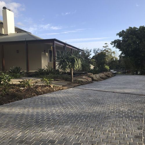 Silhouette Grey Granite Cobblestones