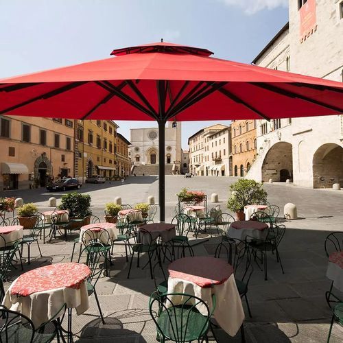Grande Patio Umbrella | Caravita