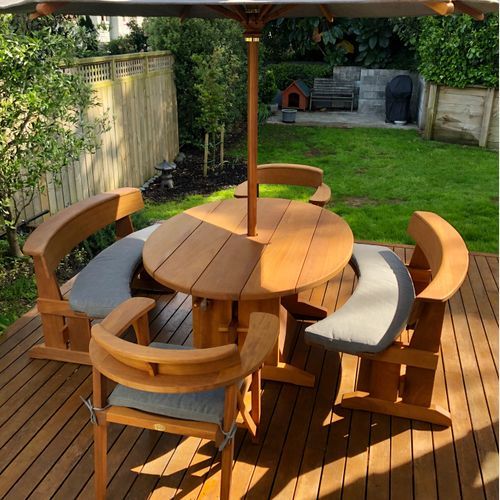 Oval Table Suite 1600