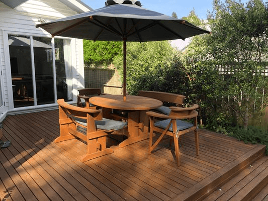 Oval Table Suite 1600