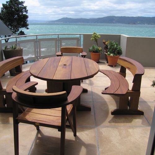 Oval Table Suite 1600