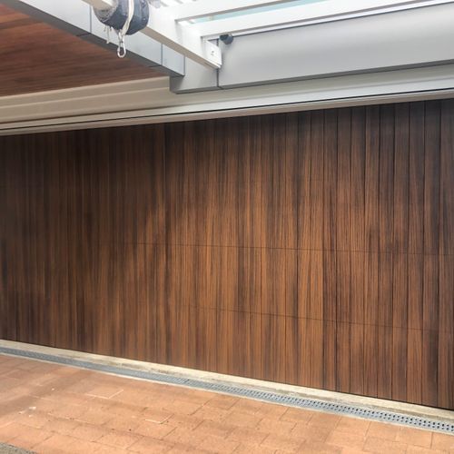 Metwood Aluminium Craftsman Garage Door