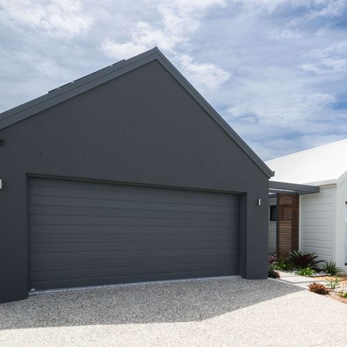 UniCote® LUX Garage Doors | Sectional Doors