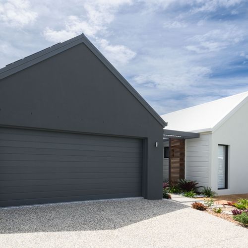 UniCote® LUX Garage Doors | Sectional Doors