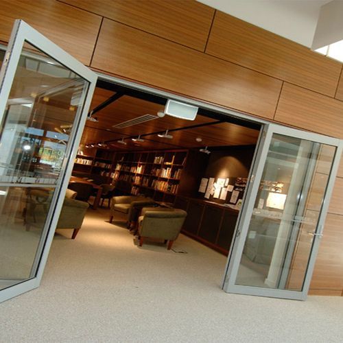 Vantage | Series 548 | Hinged Door