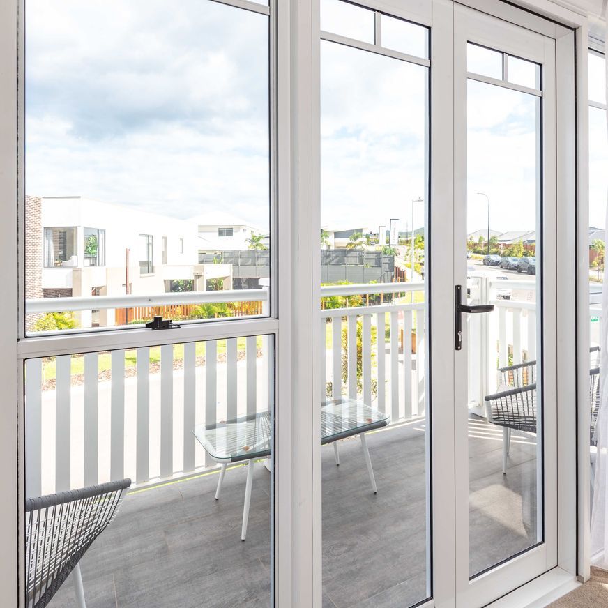 Vantage | Series 549 | Hinged Entry Door