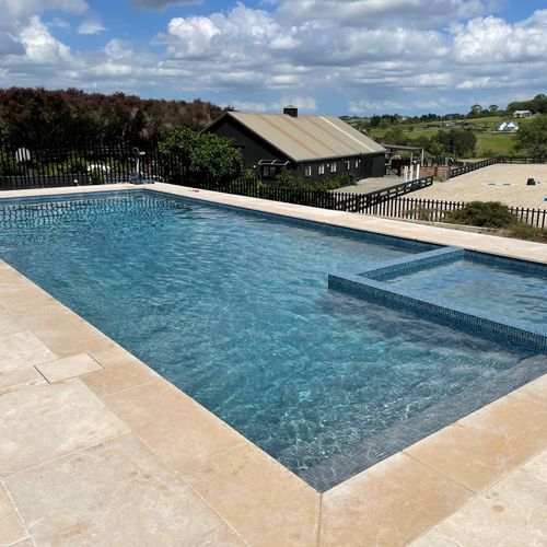 Custom Pool & Spa 
