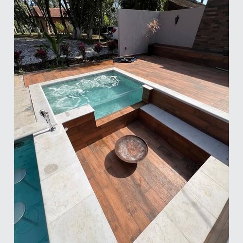 Keramos 2.14m x 2.11m x .86cm plunge pool