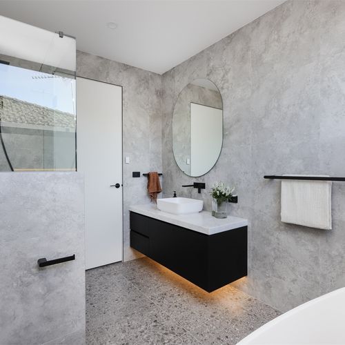 Bianca Single Towel Rail 800mm | Matte Black