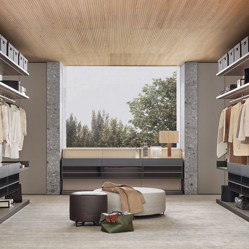 Ubik Walk-In Closet