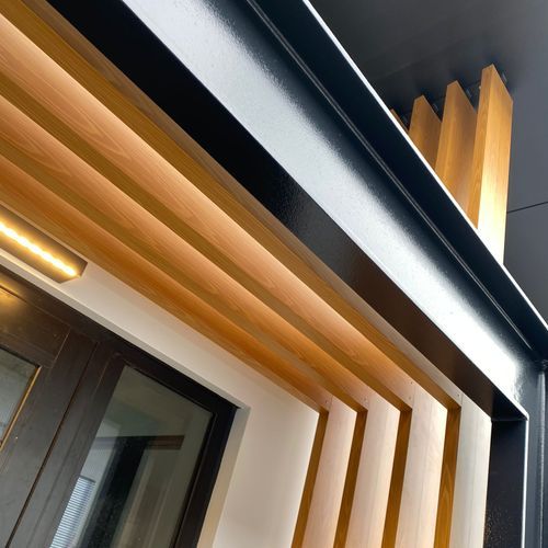 White & Light-Coloured Woodgrain Finishes