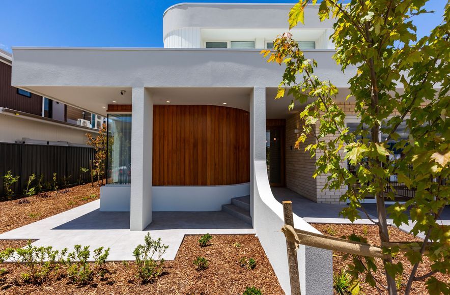 St Leon Street, Whitlam