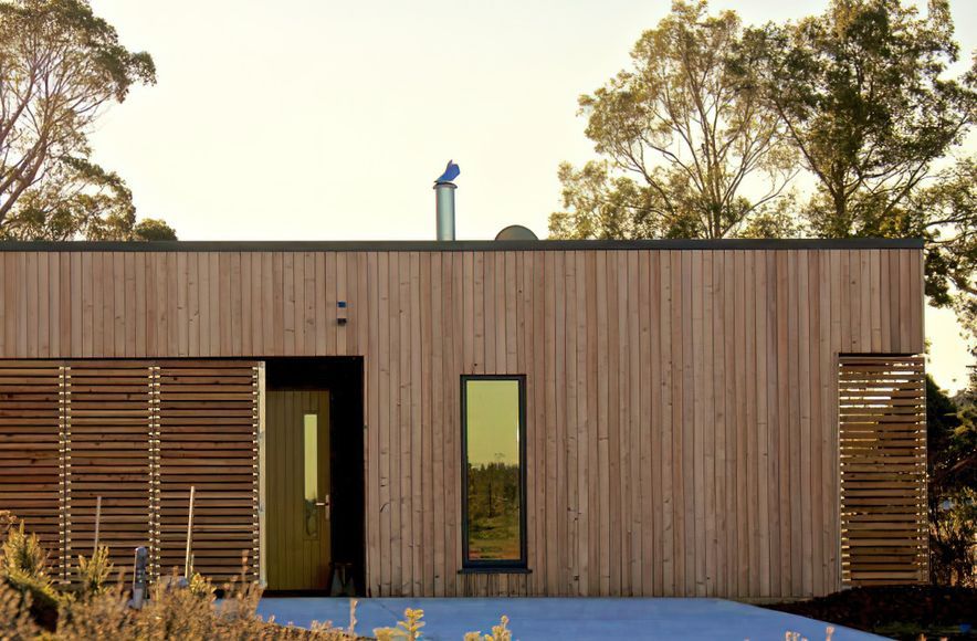 Kowhai Cabin Keeps Warm in Winter, Cool in Summer