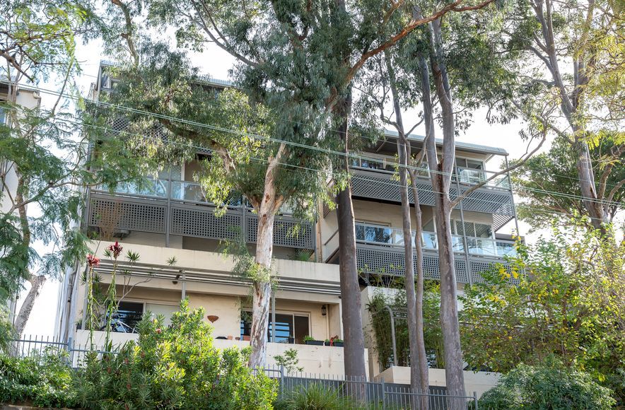 Crescent Apartment