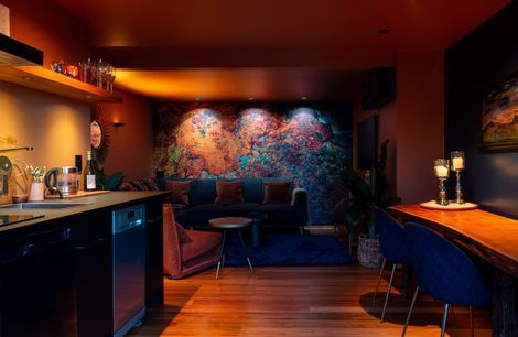 A Smoky Lounge Vibe, Tahunanui, Nelson