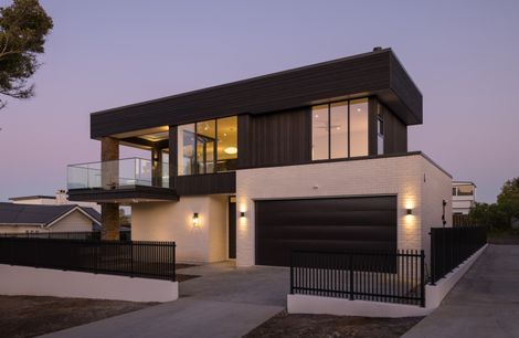 Modern Ease with Coastal Breeze