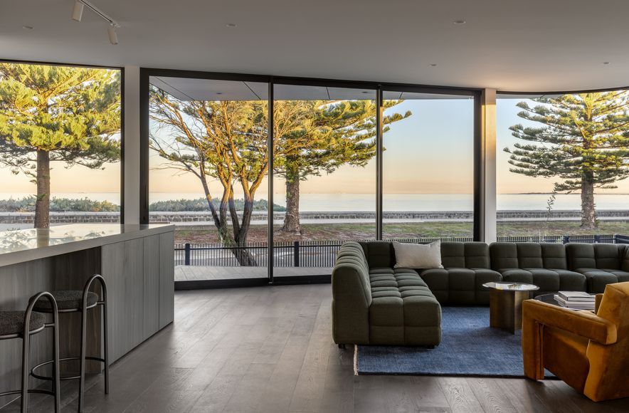 The Esplanade, Altona