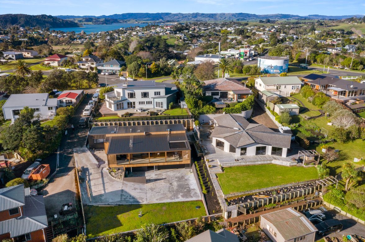Raglan House